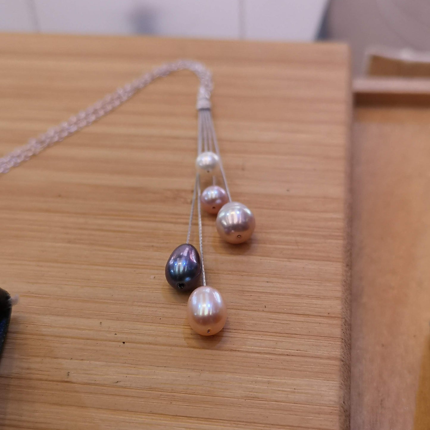 Shooting Stars Necklace – Five Pearls on Silver Chain