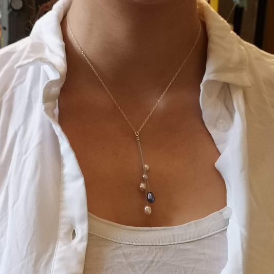 Shooting Stars Necklace – Five Pearls on Silver Chain