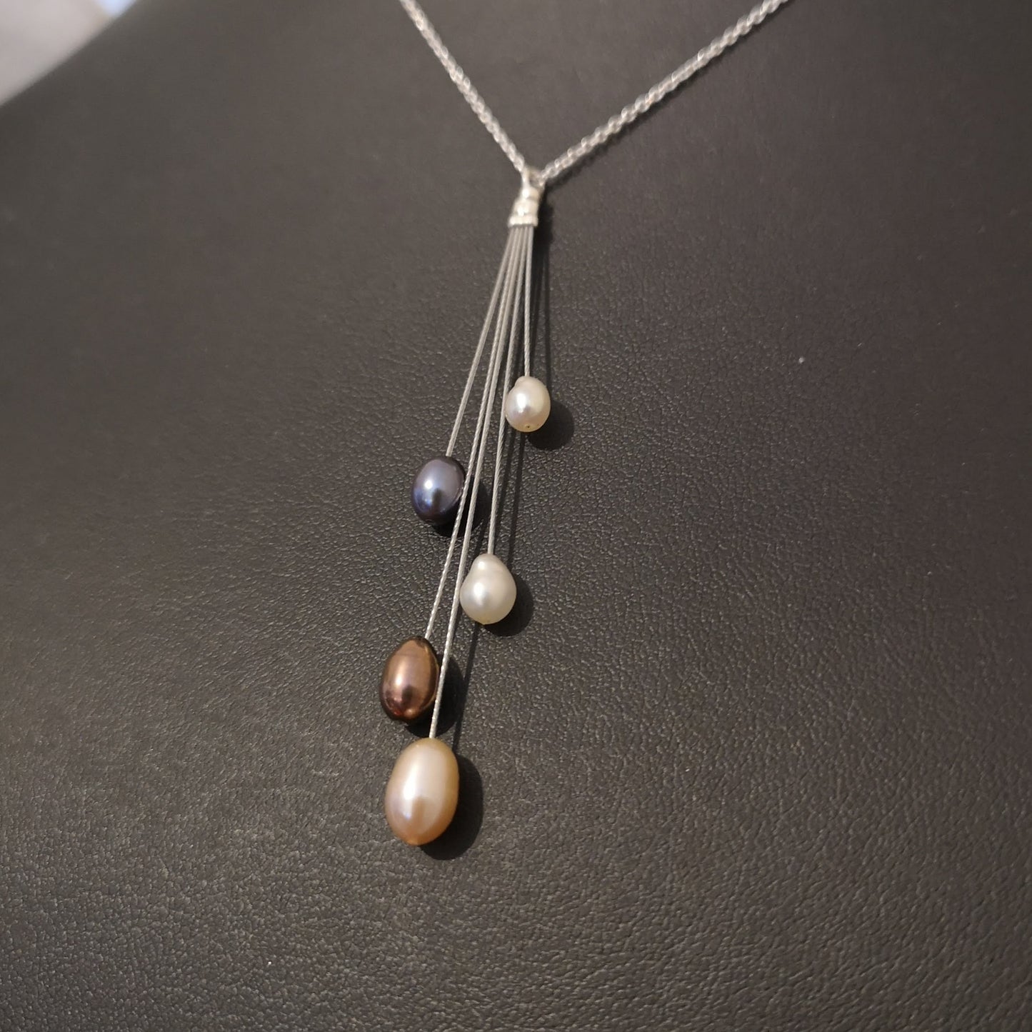 Shooting Stars Necklace – Five Pearls on Silver Chain