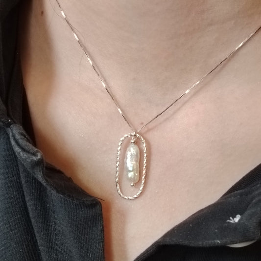 Asteroid Belt Necklace – Biwa Pearl in Silver setting