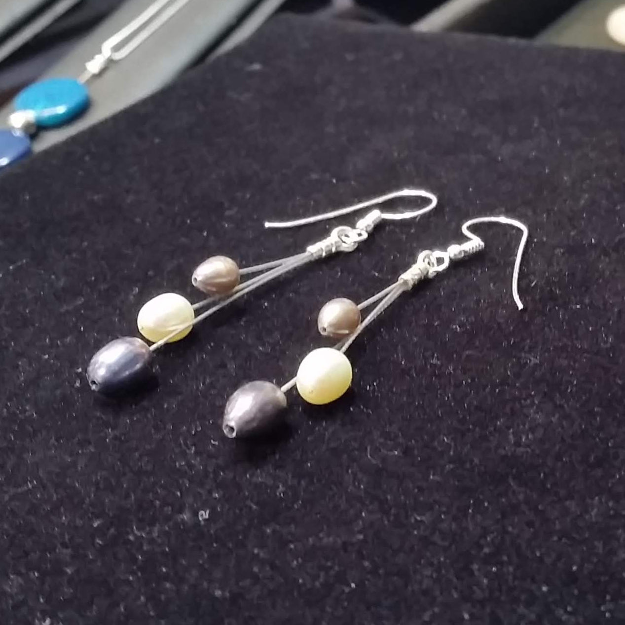 Shooting Stars Earrings – Three Pearls on Silver Hooks